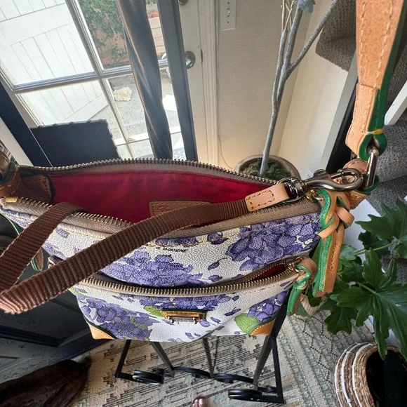 Dooney & Bourke Purple hydrangeas , Tan straps with Green Accent Crossbody - Picture 10 of 13